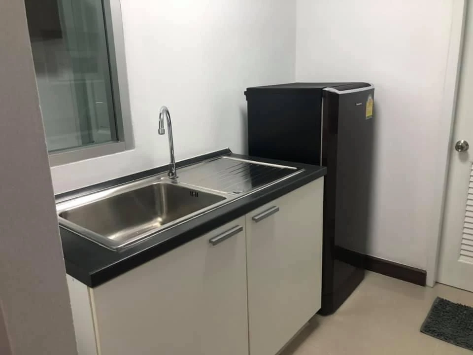 For rent Escape Condominium Sukhumvit 101/1, 4th floor, garden view, private corner room, electrical appliances, complete furniture, ready to move in