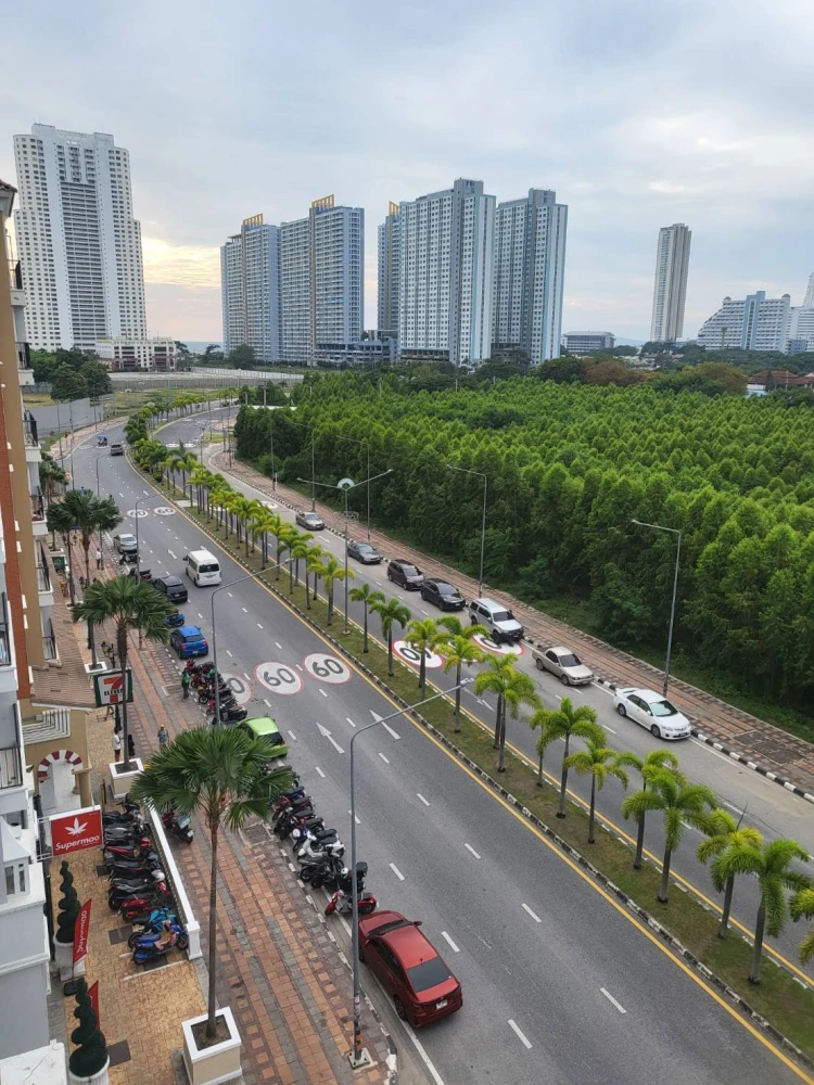 For rent: Espana Condo Resort Pattaya, 1 bedroom, 1 bathroom, fully furnished, beautiful city and sea views. Reserve now!