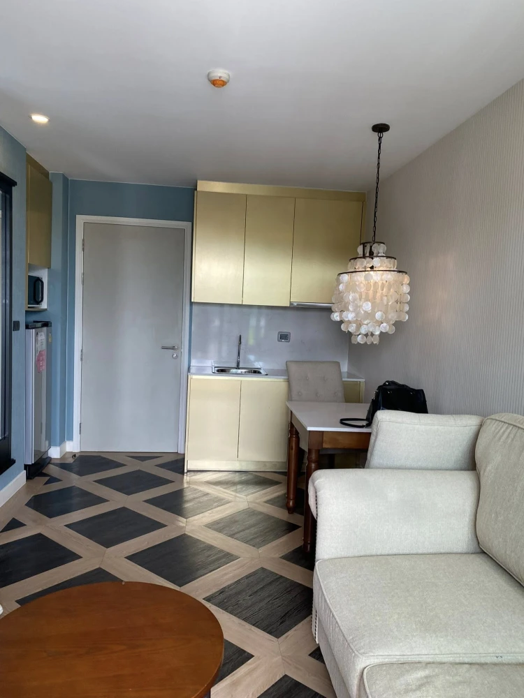 For rent: Espana Condo Resort Pattaya (Jomtien), 2nd floor. Spacious room, fully furnished with appliances. Don't miss out!