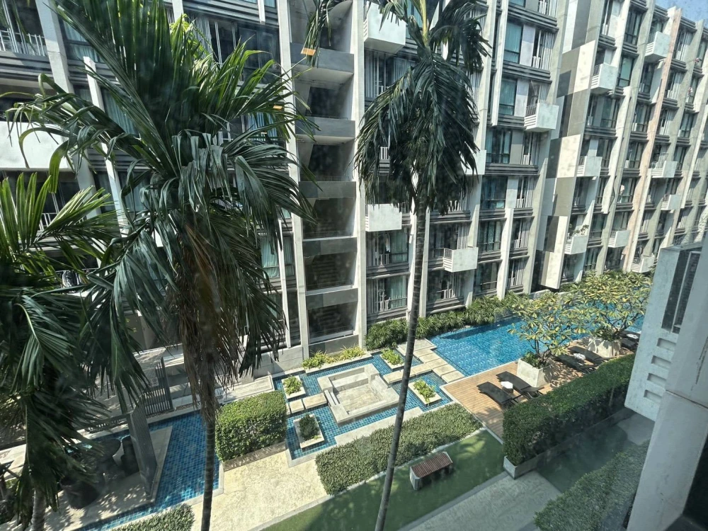 For rent: Esta Bliss, 4th floor, fully furnished. Hurry and reserve now before it's gone. Hurry!