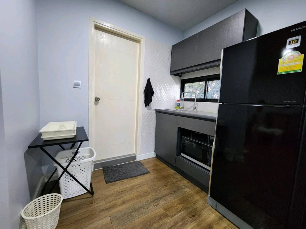 For rent: Esta Bliss, 6th floor, partitioned room, fully furnished. Interested? Hurry and reserve now. Don't wait.