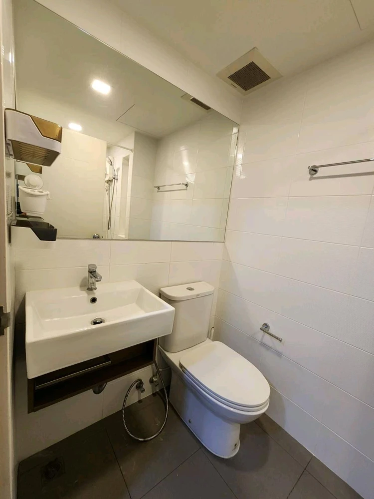 For rent: Esta Bliss, 6th floor, partitioned room, fully furnished. Interested? Hurry and reserve now. Don't wait.