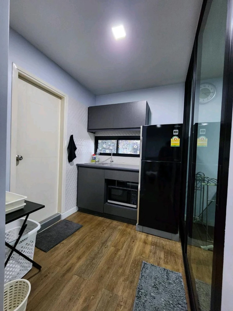 For rent: Esta Bliss, 6th floor, partitioned room, fully furnished. Interested? Hurry and reserve now. Don't wait.