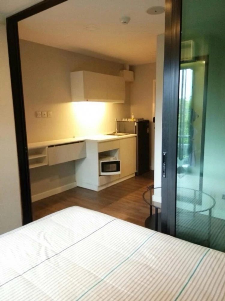 Esta Bliss condo for rent. Nice and fully furnished. Book now!
