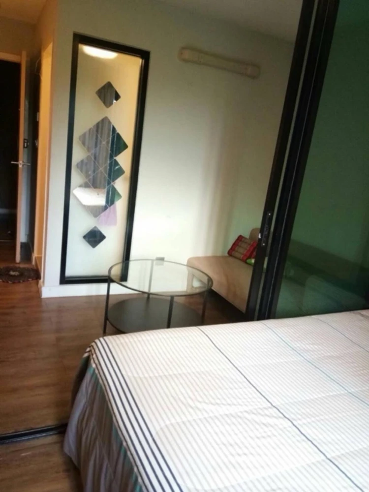 Esta Bliss condo for rent. Nice and fully furnished. Book now!