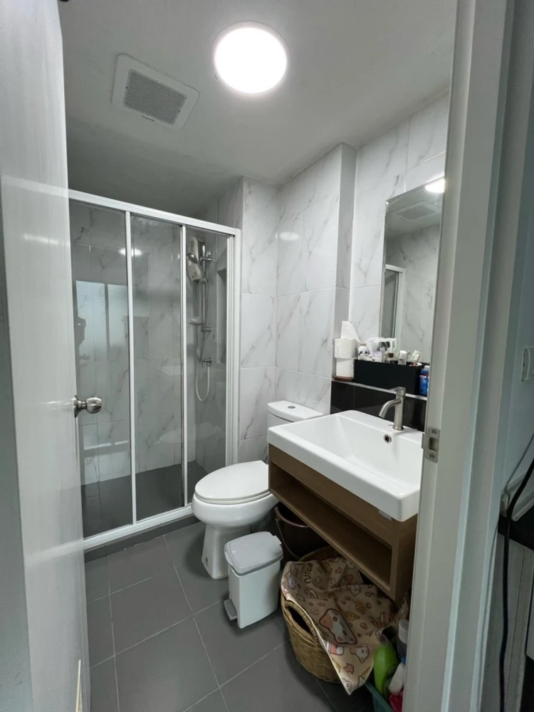 For rent: Estabe Phahonyothin 18, 7th floor, corner unit, fully furnished, very livable. Book now!