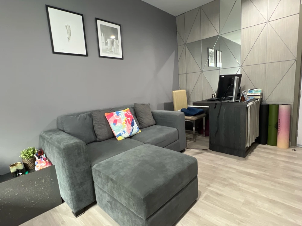 For rent: Estabe Phahonyothin 18, 7th floor, corner unit, fully furnished, very livable. Book now!