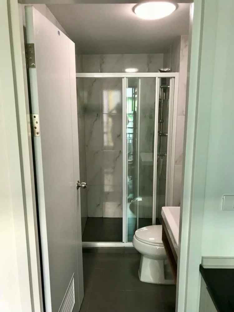 For rent: Estabe Phahonyothin 18, 7th floor, corner unit, fully furnished, very livable. Book now!