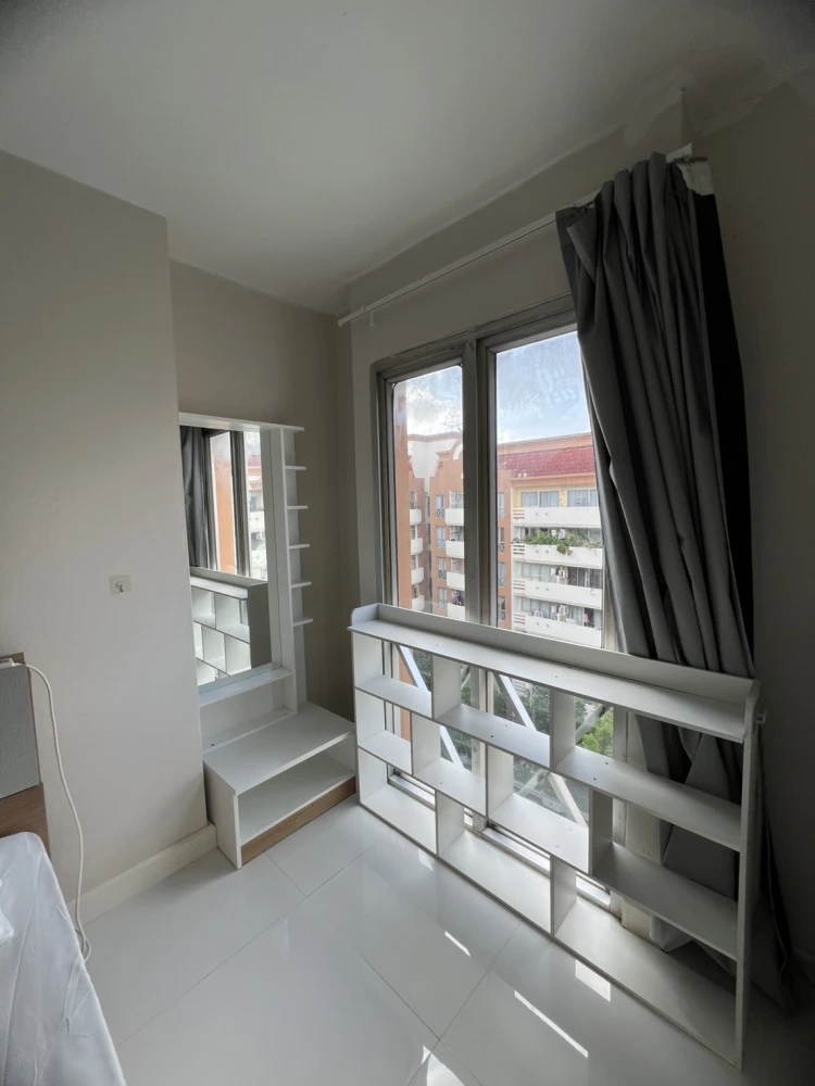 Family Park Ladprao 48, a beautifully decorated room with a striking theme, comes with complete furniture and amenities. Reserve now!