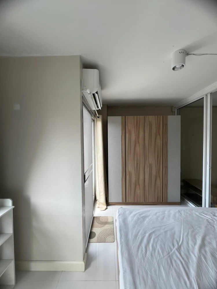Family Park Ladprao 48, a beautifully decorated room with a striking theme, comes with complete furniture and amenities. Reserve now!