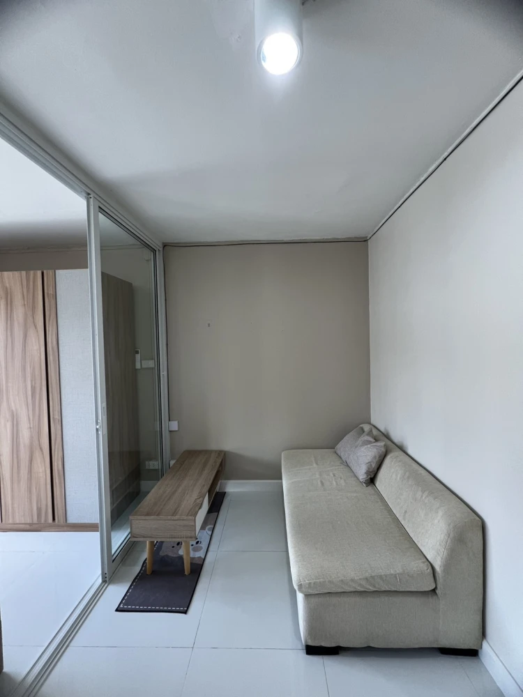 Family Park Ladprao 48, a beautifully decorated room with a striking theme, comes with complete furniture and amenities. Reserve now!