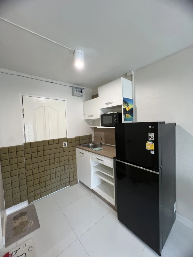 Family Park Ladprao 48, a beautifully decorated room with a striking theme, comes with complete furniture and amenities. Reserve now!