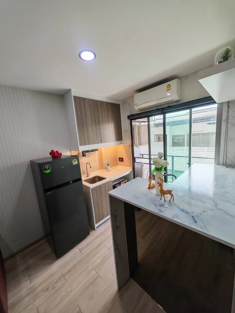 ให้เช่า Feel condo ลาดพร้าว 33 *บิ้วอิน-Built-in ทั้งห้อง *กระเป๋าใบเดียวเข้าอยู่ได้เลย ชั้น​ 2 (อยู่สบายหรูหรา เงียบสงบ) มาก่อนได้ก่อนห้องไปเร็วมาก