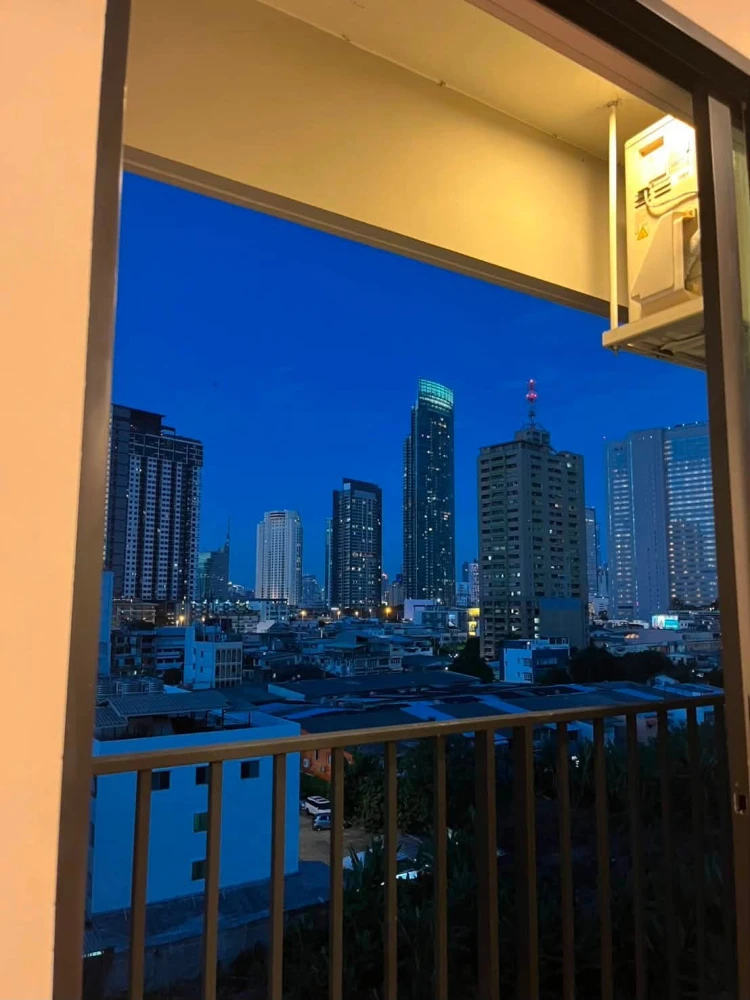 For rent: FLEXI Sathon - Charoen Nakhon, 1 bedroom, 1 bathroom, fully furnished, beautiful view. Book now!