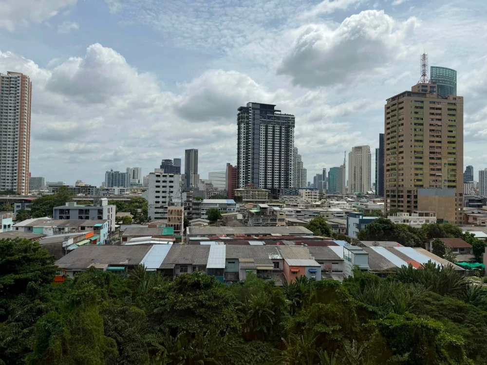For rent: FLEXI Sathon - Charoen Nakhon, 8th floor, ICONSIAM view. Fully furnished with appliances. Don't miss out!