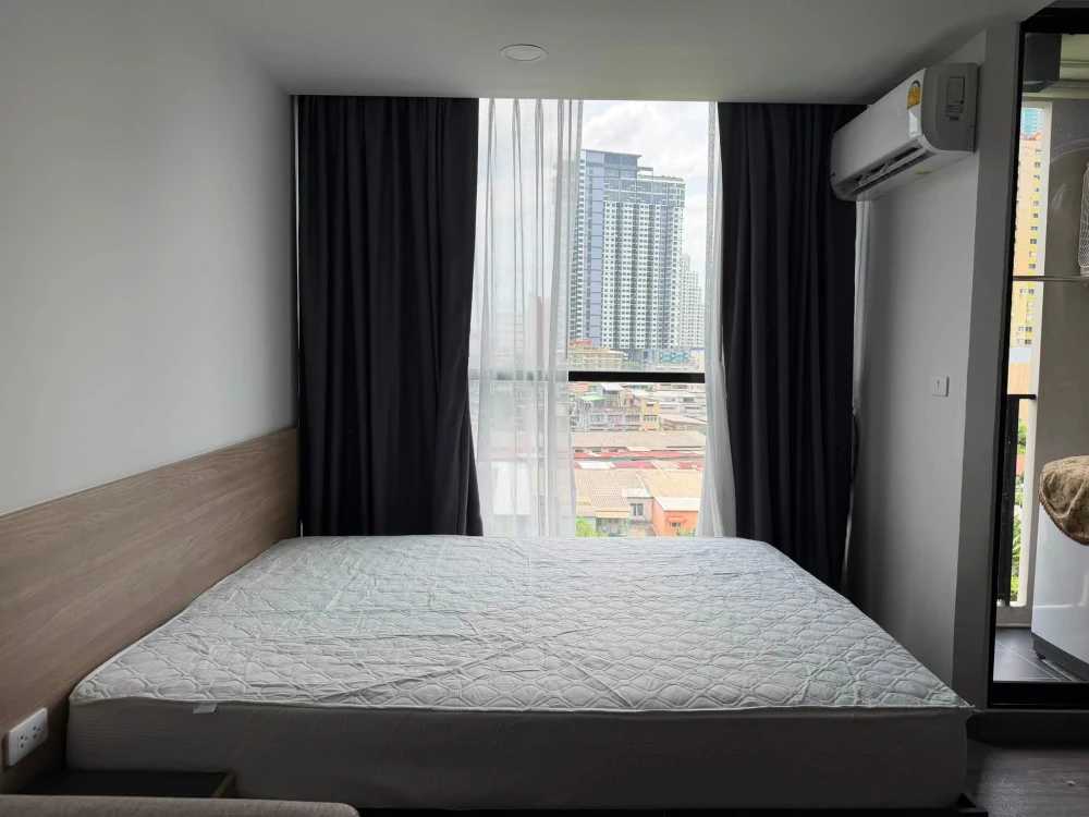 For rent: FLEXI Sathon - Charoen Nakhon, 8th floor, ICONSIAM view. Fully furnished with appliances. Don't miss out!