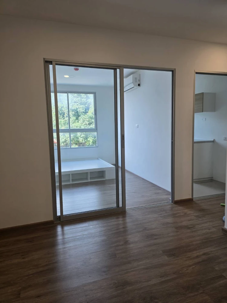 Flexi Taopoon-Interchange condo for rent. Nice unit, low floor, well-divided rooms. Book now for a rare, great price!