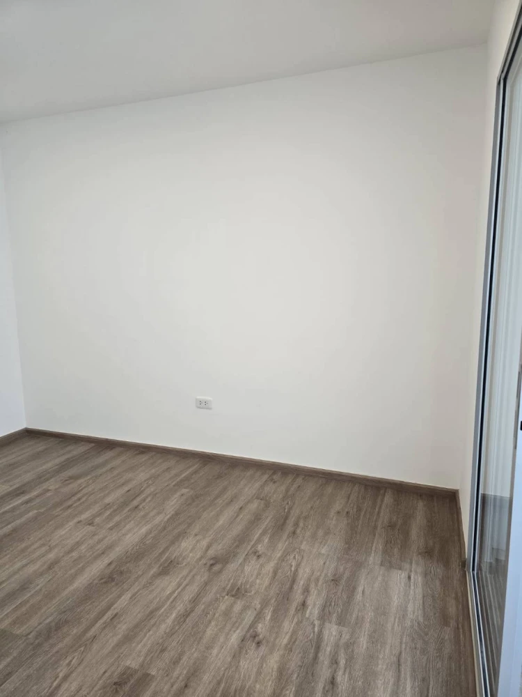 Flexi Taopoon-Interchange condo for rent. Nice unit, low floor, well-divided rooms. Book now for a rare, great price!