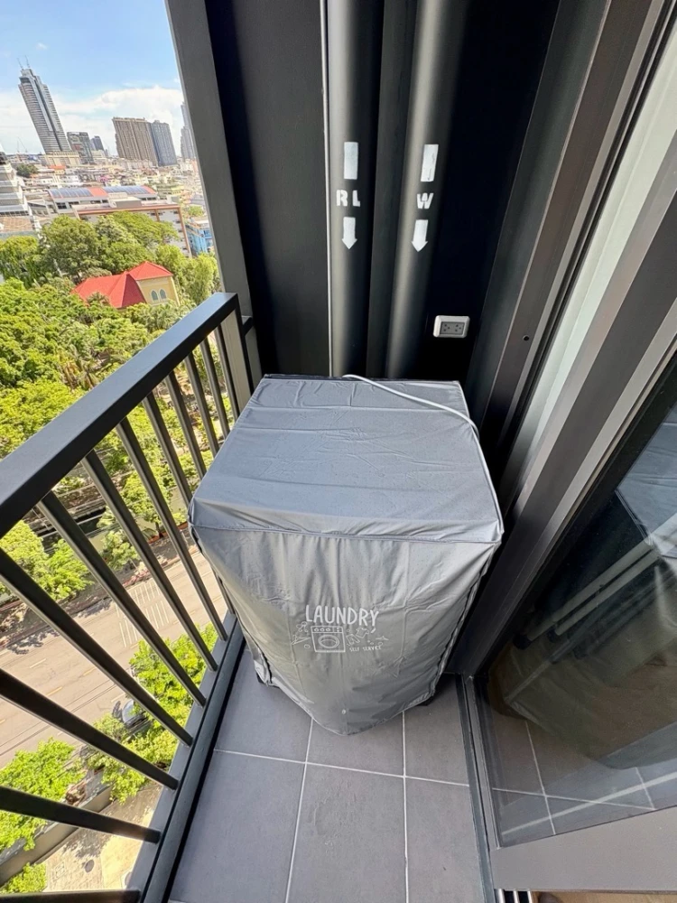 For rent: FLO by Sansiri, 11th floor. Beautiful unit with complete furnishings. Book now!
