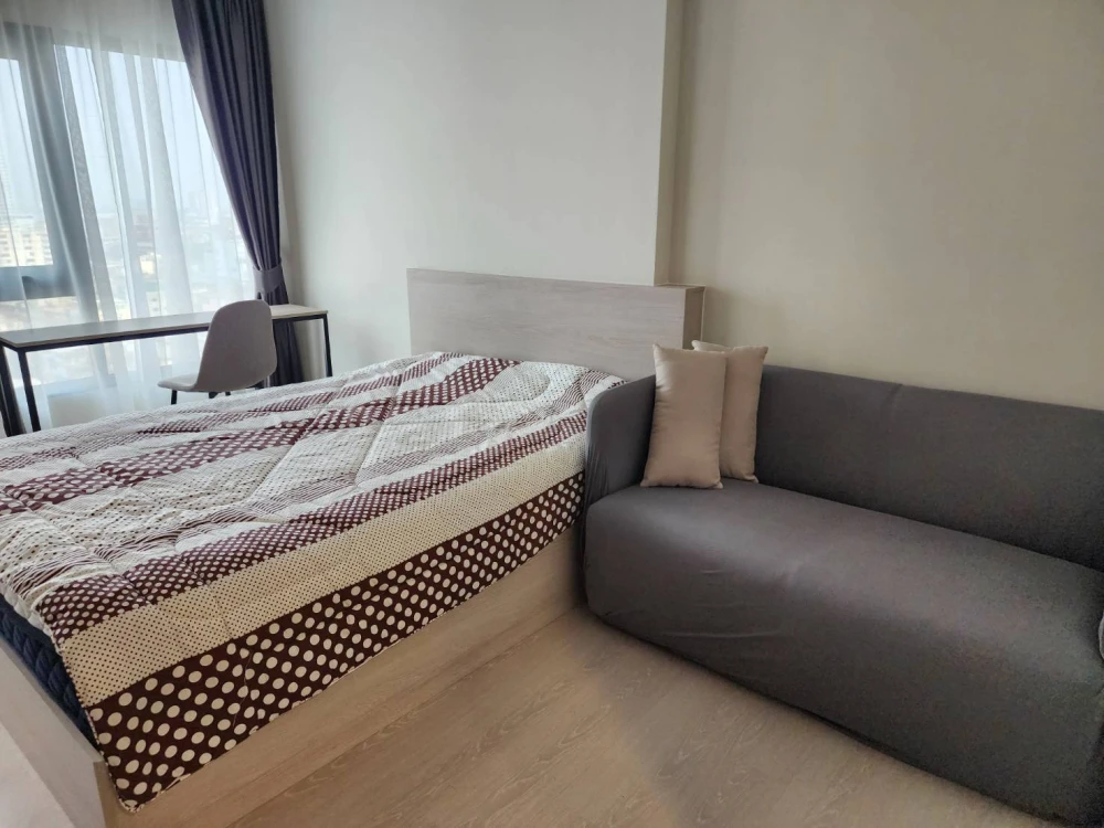 For rent: Flo by Sansiri, 14th floor, North facing, clear river view. The room doesn't get afternoon sun, keeping it cool and comfortable all day. Boo