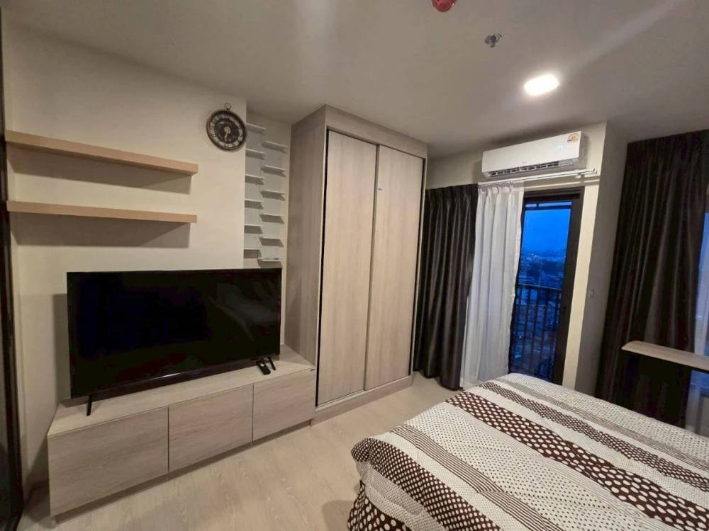 For rent: Flo by Sansiri, 14th floor, North facing, clear river view. The room doesn't get afternoon sun, keeping it cool and comfortable all day. Boo