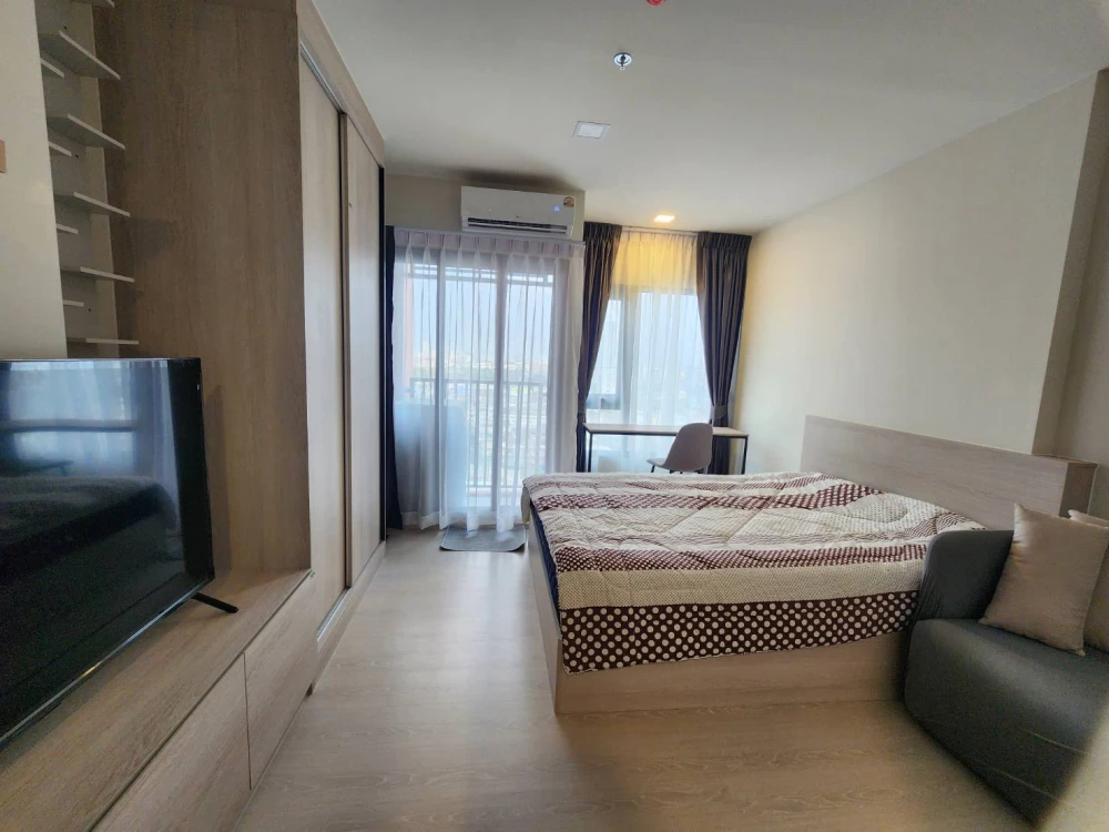 For rent: Flo by Sansiri, 14th floor, North facing, clear river view. The room doesn't get afternoon sun, keeping it cool and comfortable all day. Boo