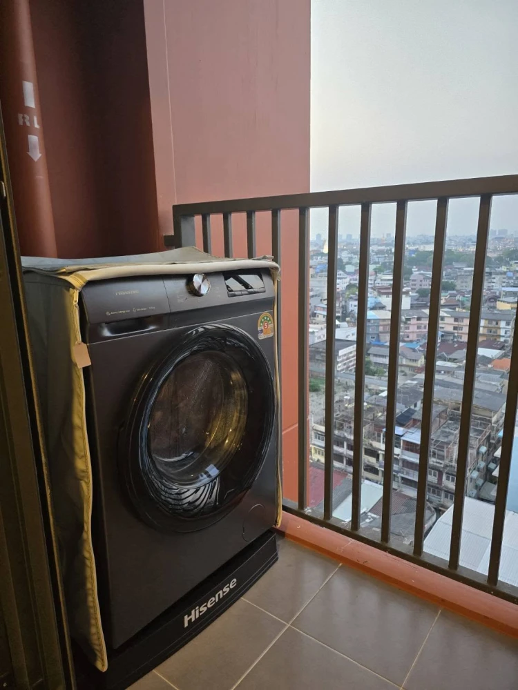 For rent: Flo by Sansiri, 14th floor, North facing, clear river view. The room doesn't get afternoon sun, keeping it cool and comfortable all day. Boo
