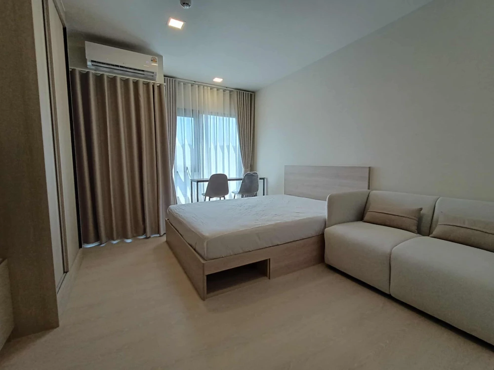 For rent: FLO by Sansiri, 14th floor, city and river view, bright and airy atmosphere, fully furnished, ready to move in.