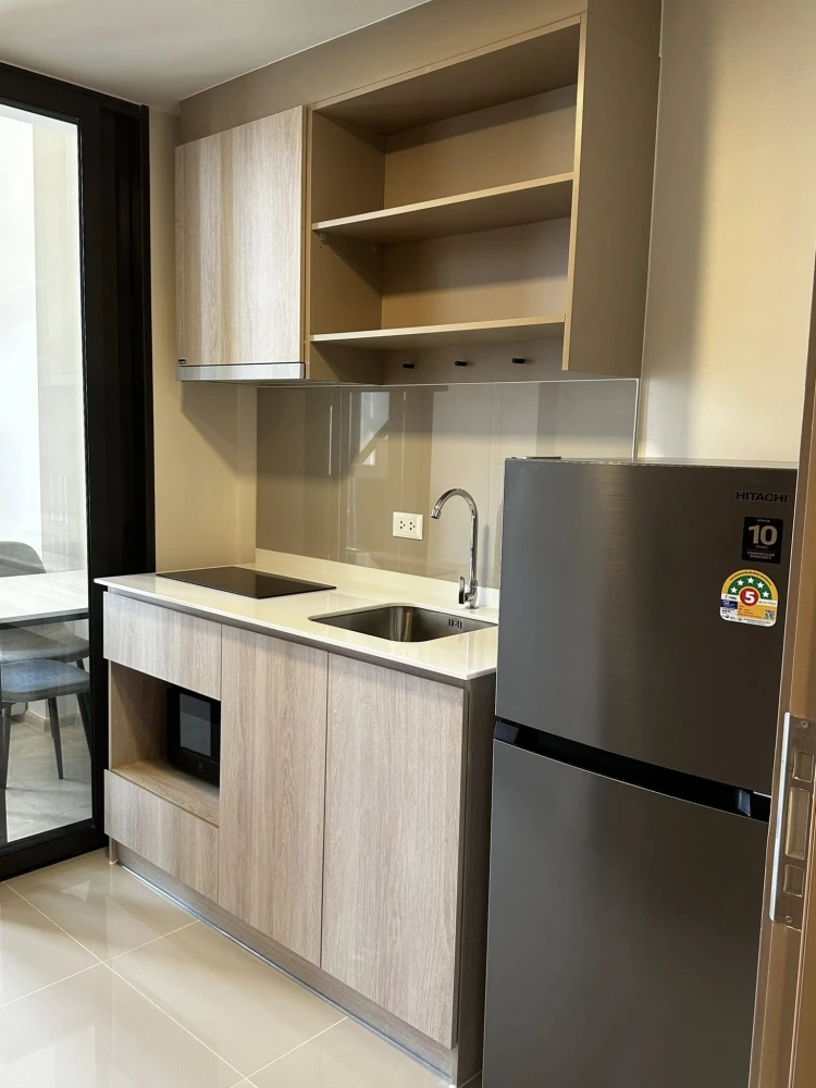 For rent: FLO by Sansiri, high floor unit, spacious and fully furnished. Book now!