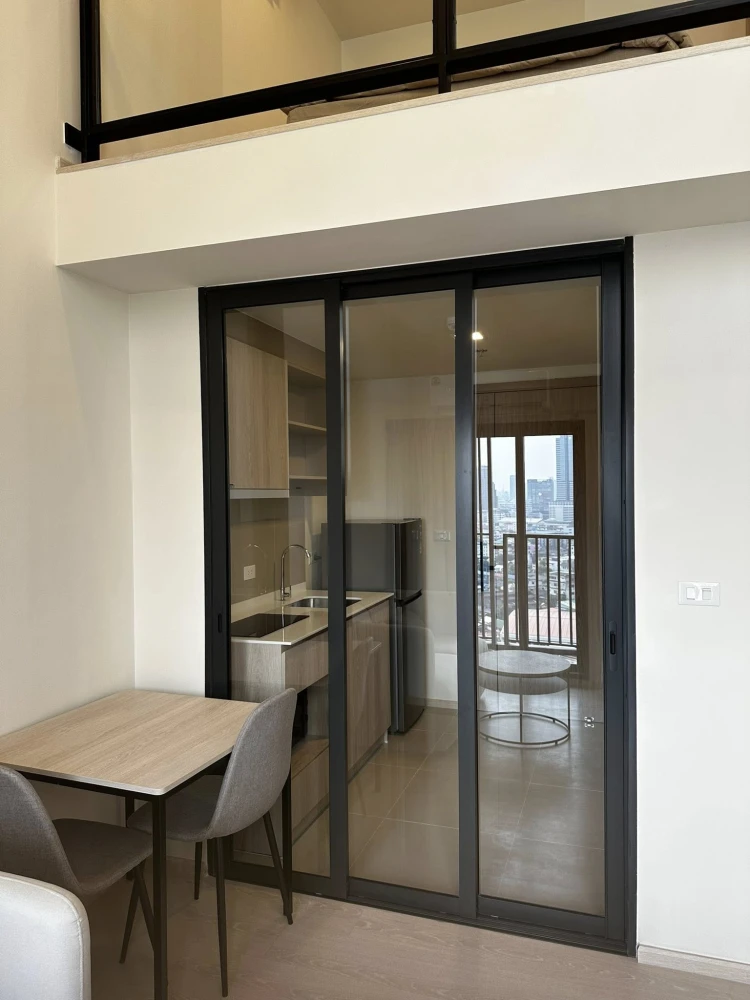For rent: FLO by Sansiri, high floor unit, spacious and fully furnished. Book now!