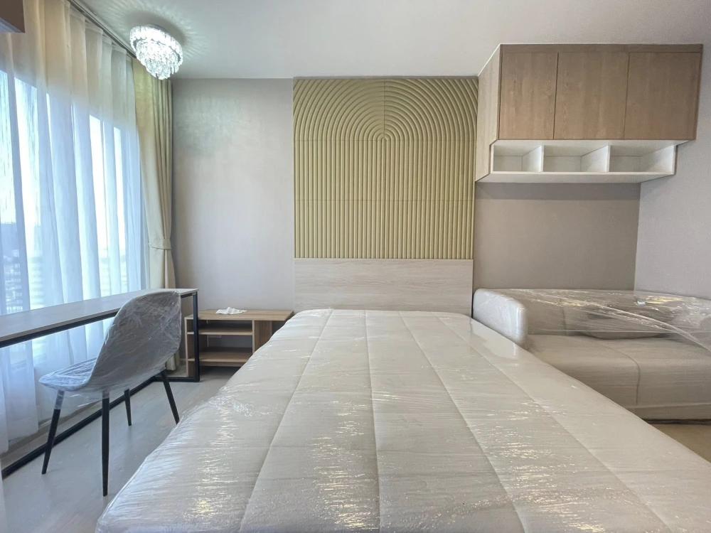 For rent: FLO by Sansiri, a lovely unit with high-quality built-in furniture at a great price. Convenient and fully furnished – just bring your belong