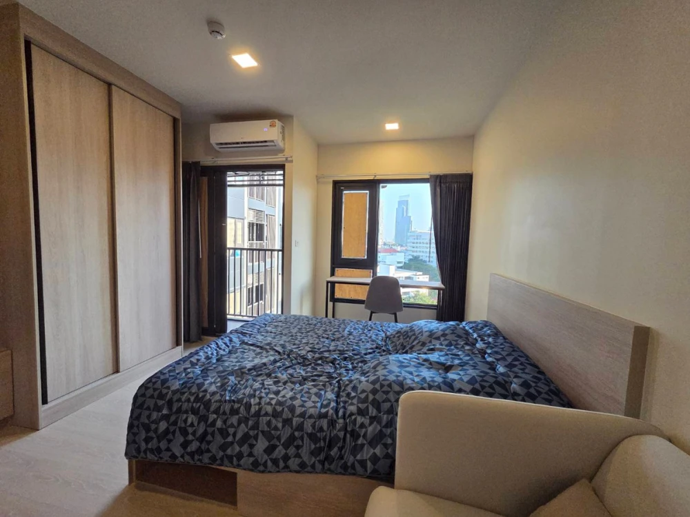 For rent: FLO by Sansiri, fully furnished unit, ready to move in. Just bring your suitcase! Don't miss out!