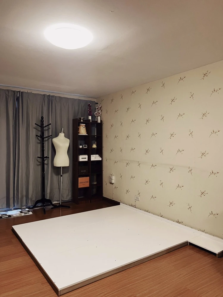 For rent: Flora ville Studio room, 50 sq m., very large room, just bring your belongings and move in.