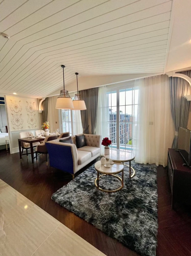 For rent: Florida Beachfront Condo Resort Pattaya, 2 bedrooms, beautiful room, fully furnished, nice to live in, book now, urgently.