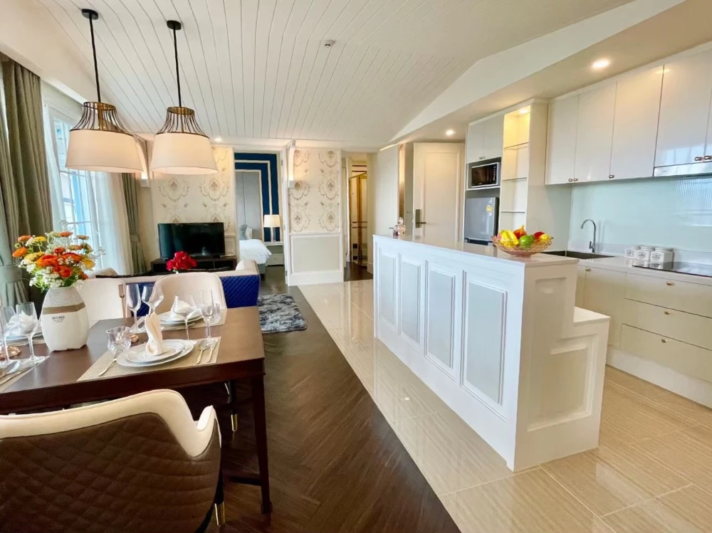For rent: Florida Beachfront Condo Resort Pattaya, 2 bedrooms, beautiful room, fully furnished, nice to live in, book now, urgently.