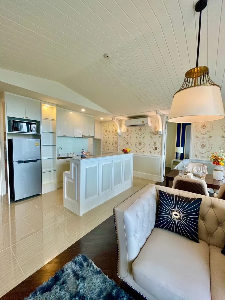 For rent: Florida Beachfront Condo Resort Pattaya, 2 bedrooms, beautiful room, fully furnished, nice to live in, book now, urgently.