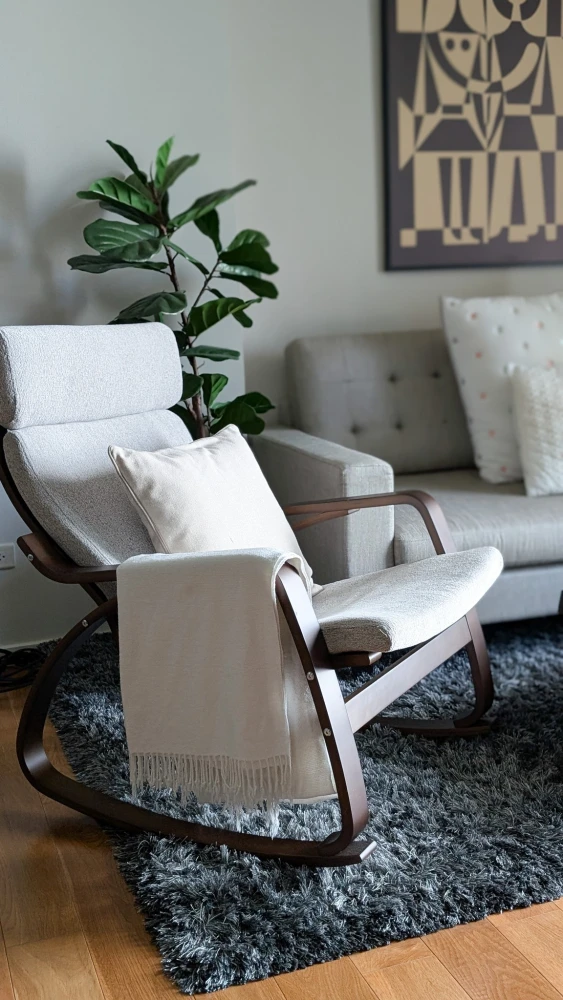 For rent: Focus @ Ploenchit. Beautiful room, furnished with high-quality furniture. Book now!
