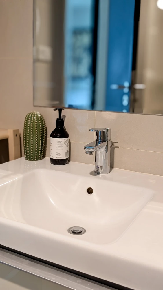 For rent: Focus @ Ploenchit. Beautiful room, furnished with high-quality furniture. Book now!