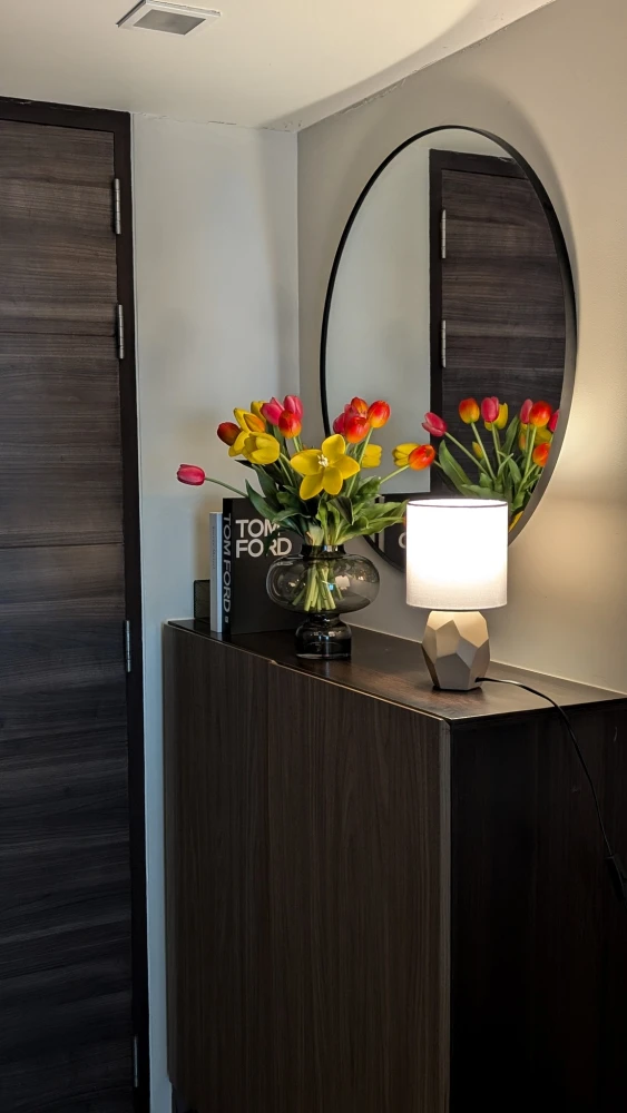 For rent: Focus @ Ploenchit. Beautiful room, furnished with high-quality furniture. Book now!