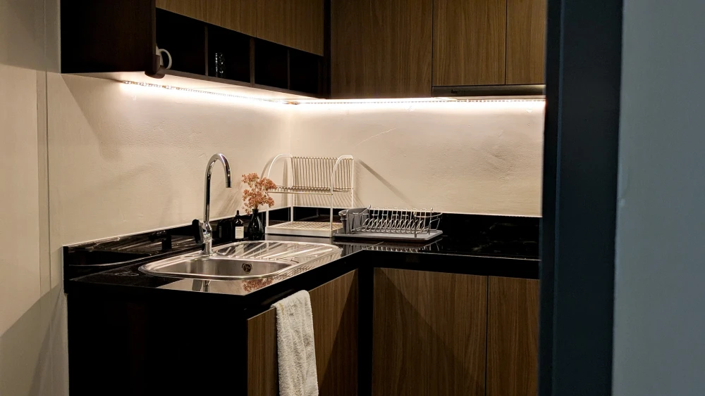 For rent: Focus @ Ploenchit. Beautiful room, furnished with high-quality furniture. Book now!