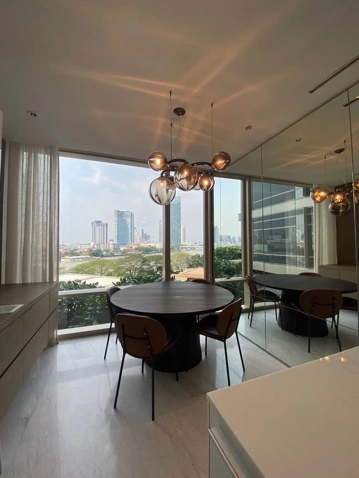 For rent: Four Seasons Private Residences, 2 bedrooms, spacious living area, fully furnished, beautiful unblocked view. Book now!