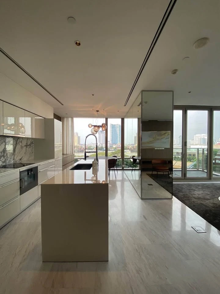 For rent: Four Seasons Private Residences, 2 bedrooms, spacious living area, fully furnished, beautiful unblocked view. Book now!