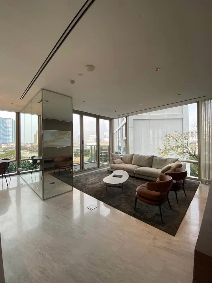 For rent: Four Seasons Private Residences, 2 bedrooms, spacious living area, fully furnished, beautiful unblocked view. Book now!