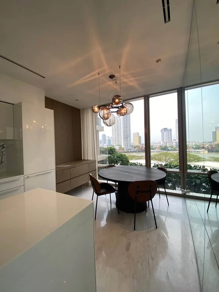 For rent: Four Seasons Private Residences, 2 bedrooms, spacious living area, fully furnished, beautiful unblocked view. Book now!