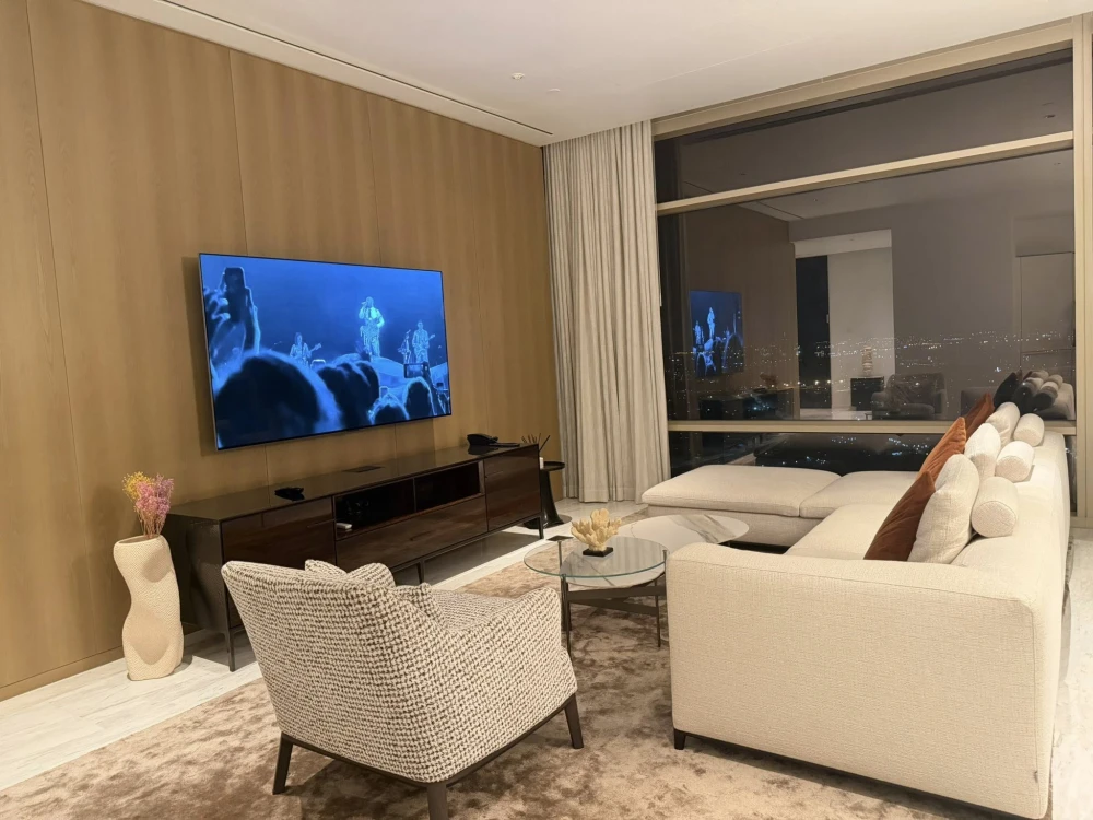 Four Seasons Private Residences for rent. This property offers elegance, privacy, and unparalleled river views. Book now!