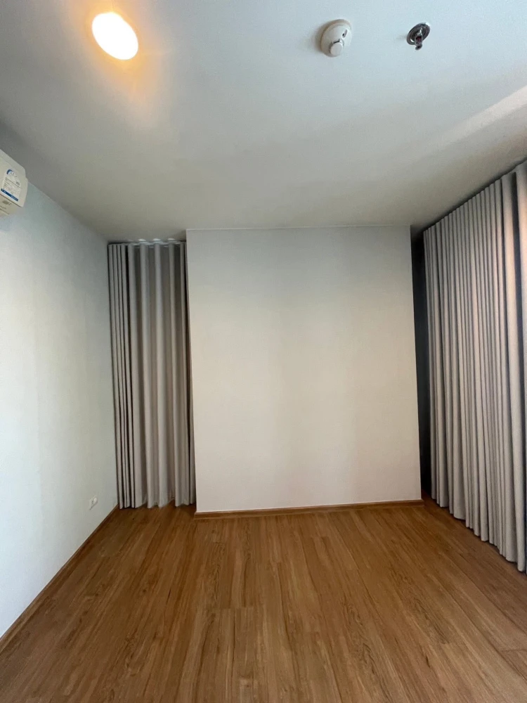 Selling Fuse Chan Sathon Condo. Ready to move in, fully furnished, high floor, good ventilation, spacious and comfortable. Book now!