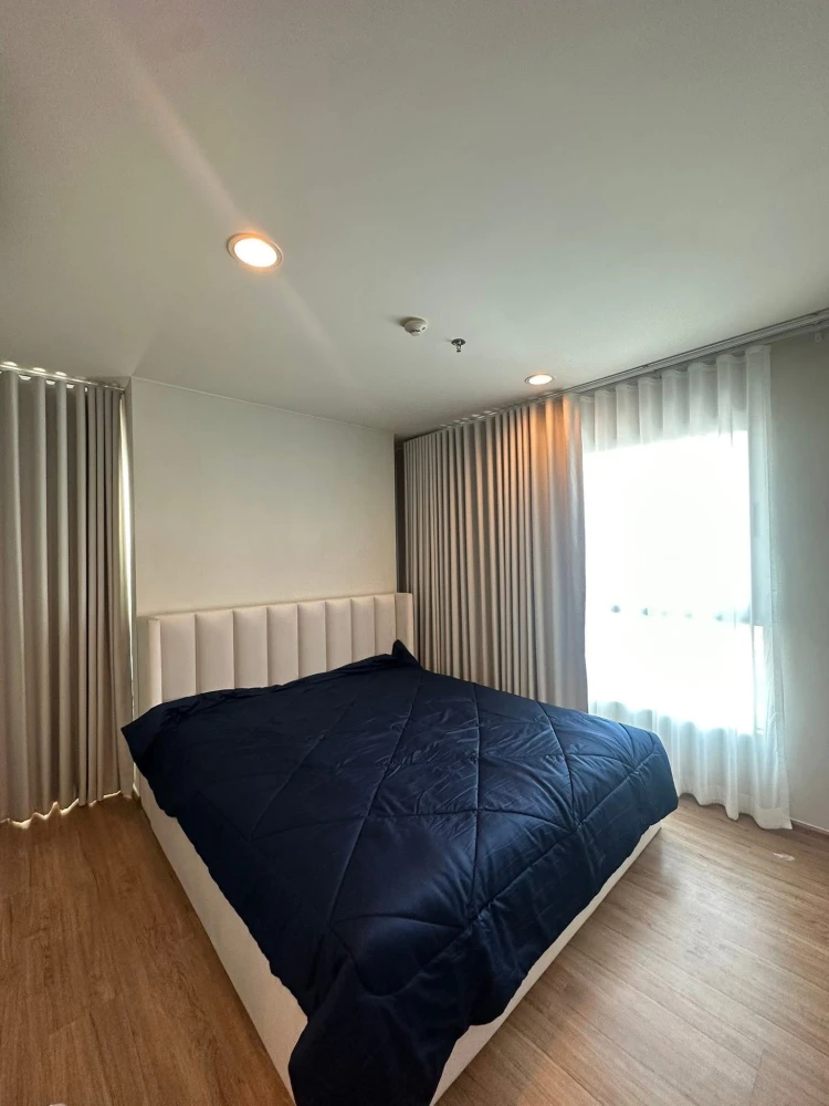 Selling Fuse Chan Sathon Condo. Ready to move in, fully furnished, high floor, good ventilation, spacious and comfortable. Book now!