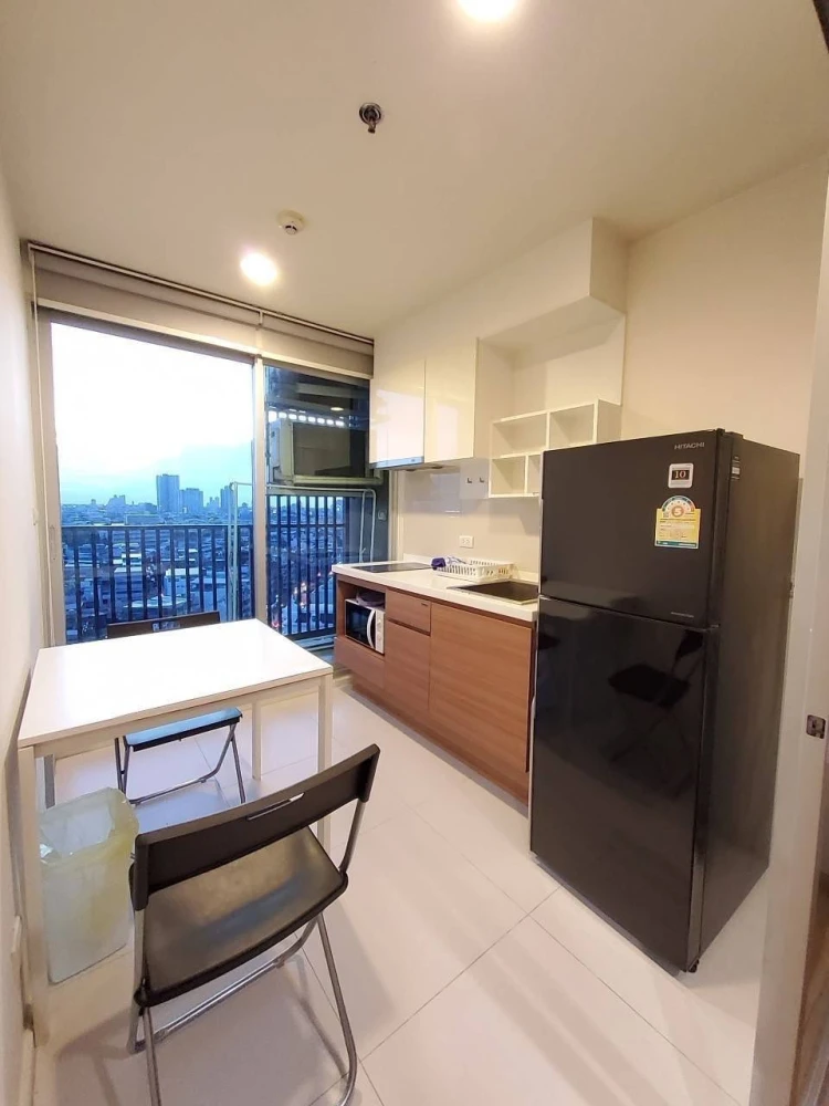 For rent: FUSE CHAN SATHORN, 15th floor, partially decorated, complete with electrical appliances, just bring your bags and move in.