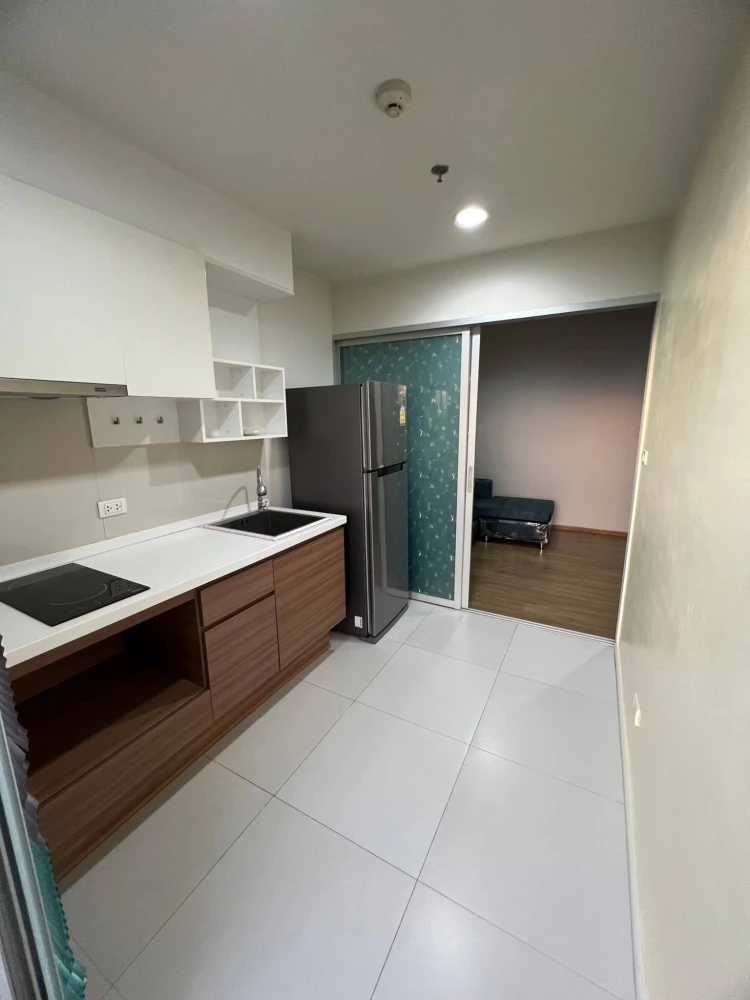 For rent: Fuse Chan Sathorn. Nice, spacious room with full furnishings. Book now!