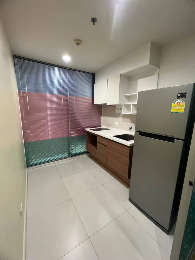 For rent: Fuse Chan Sathorn. Nice, spacious room with full furnishings. Book now!